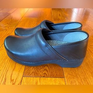 Dansko Clog XP 2.0 - Mens, Black Burnished Nubuck